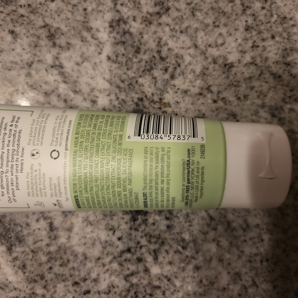 Garnier Green Labs Pore Perfecting 3 in 1 Cleanser, Exfoliate, Mask - Picture 3 of 3